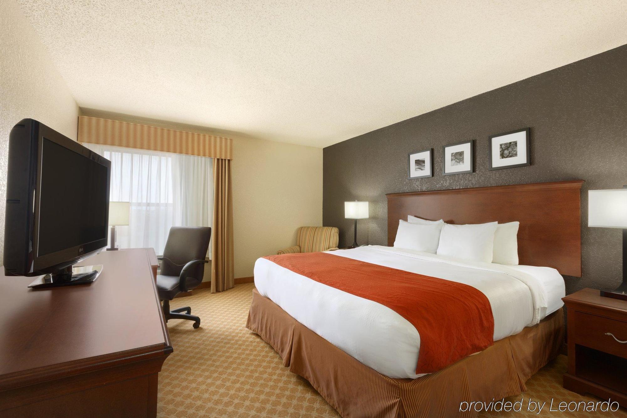 Spark By Hilton Southeast Hotel 3*